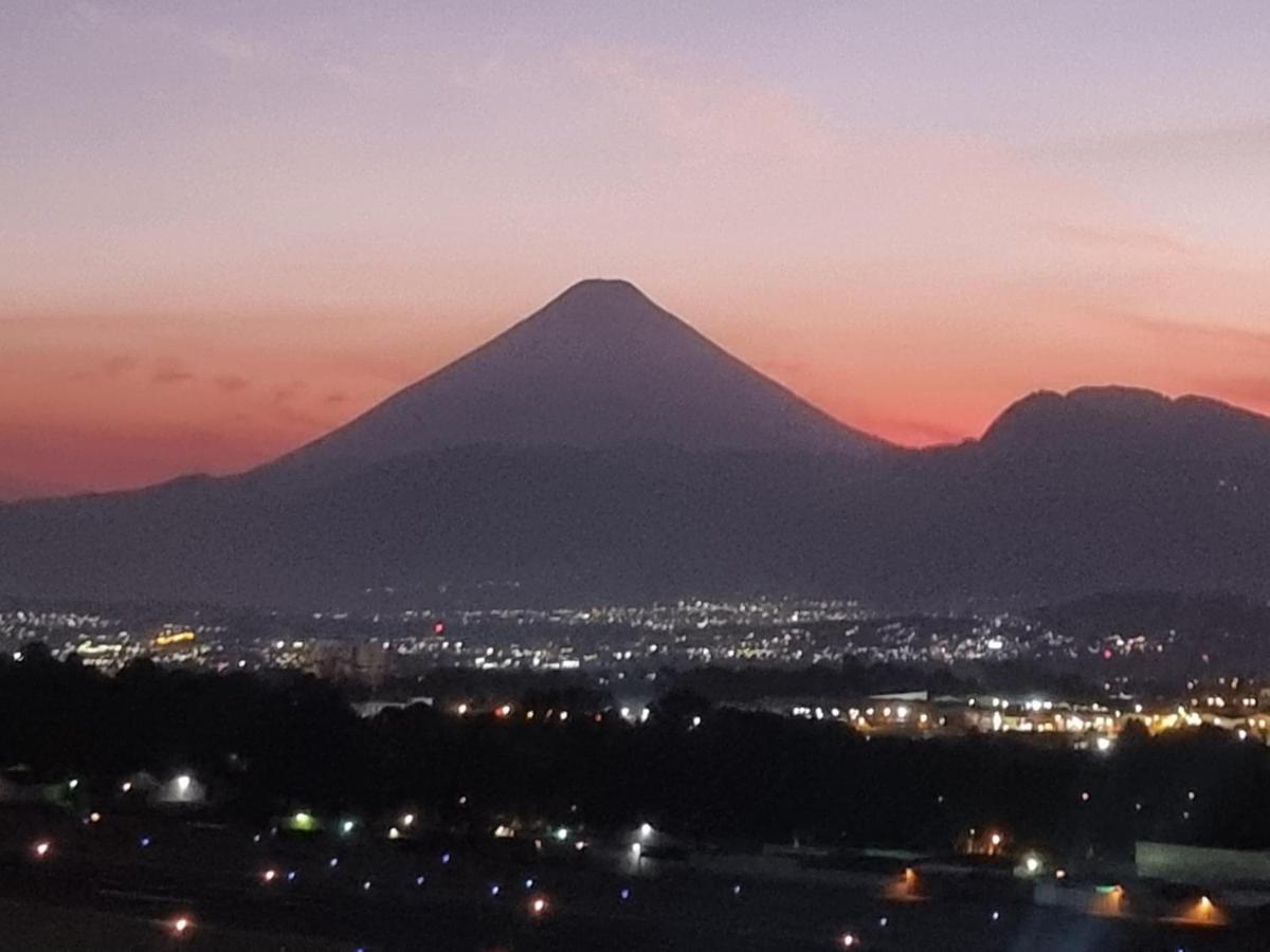 Amazing Volcano Views In Front Of Airport Guatemala Exterior foto