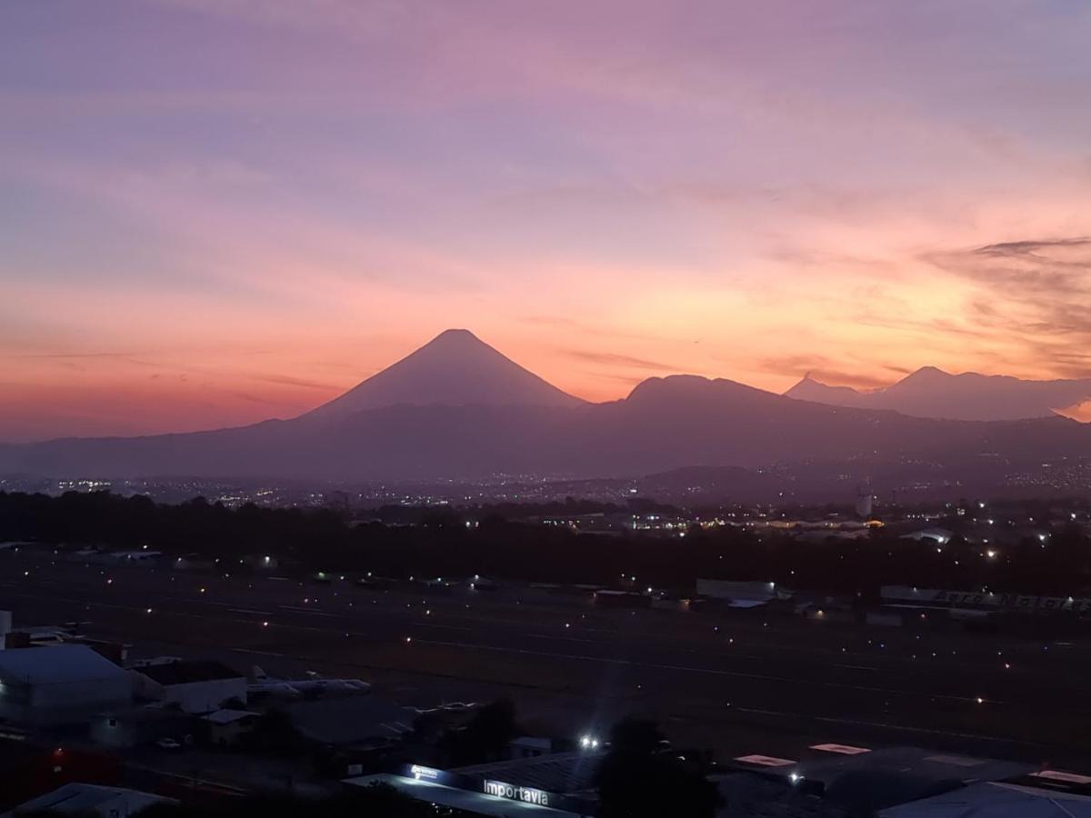Amazing Volcano Views In Front Of Airport Guatemala Exterior foto