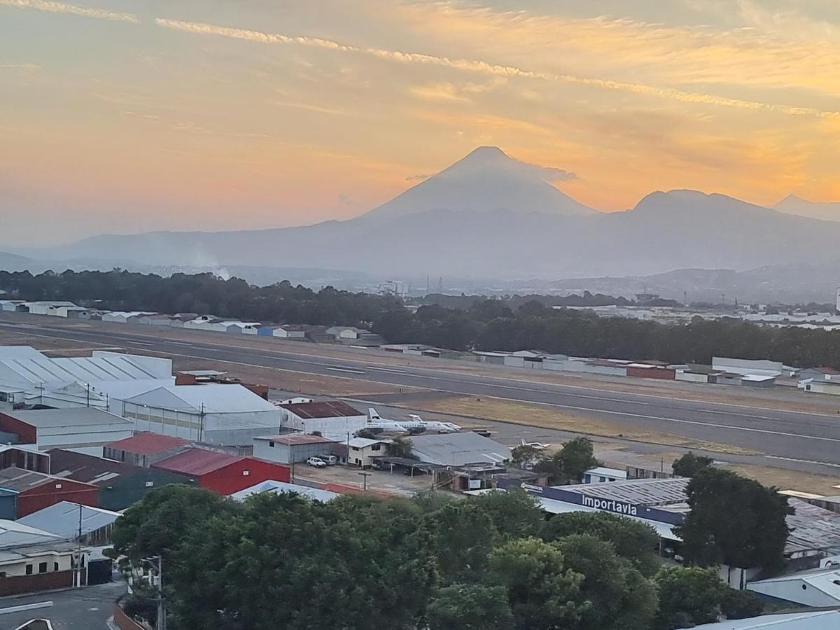 Amazing Volcano Views In Front Of Airport Guatemala Exterior foto