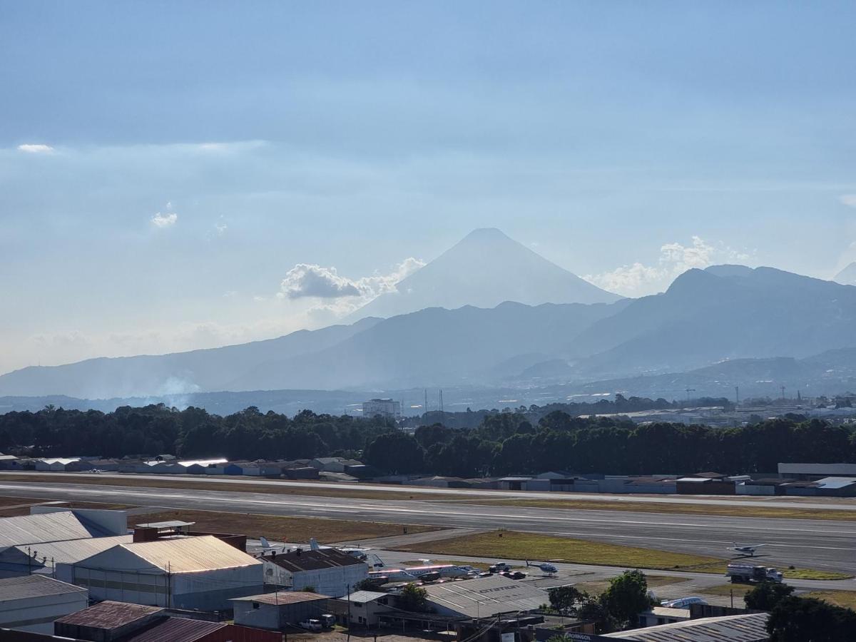 Amazing Volcano Views In Front Of Airport Guatemala Exterior foto