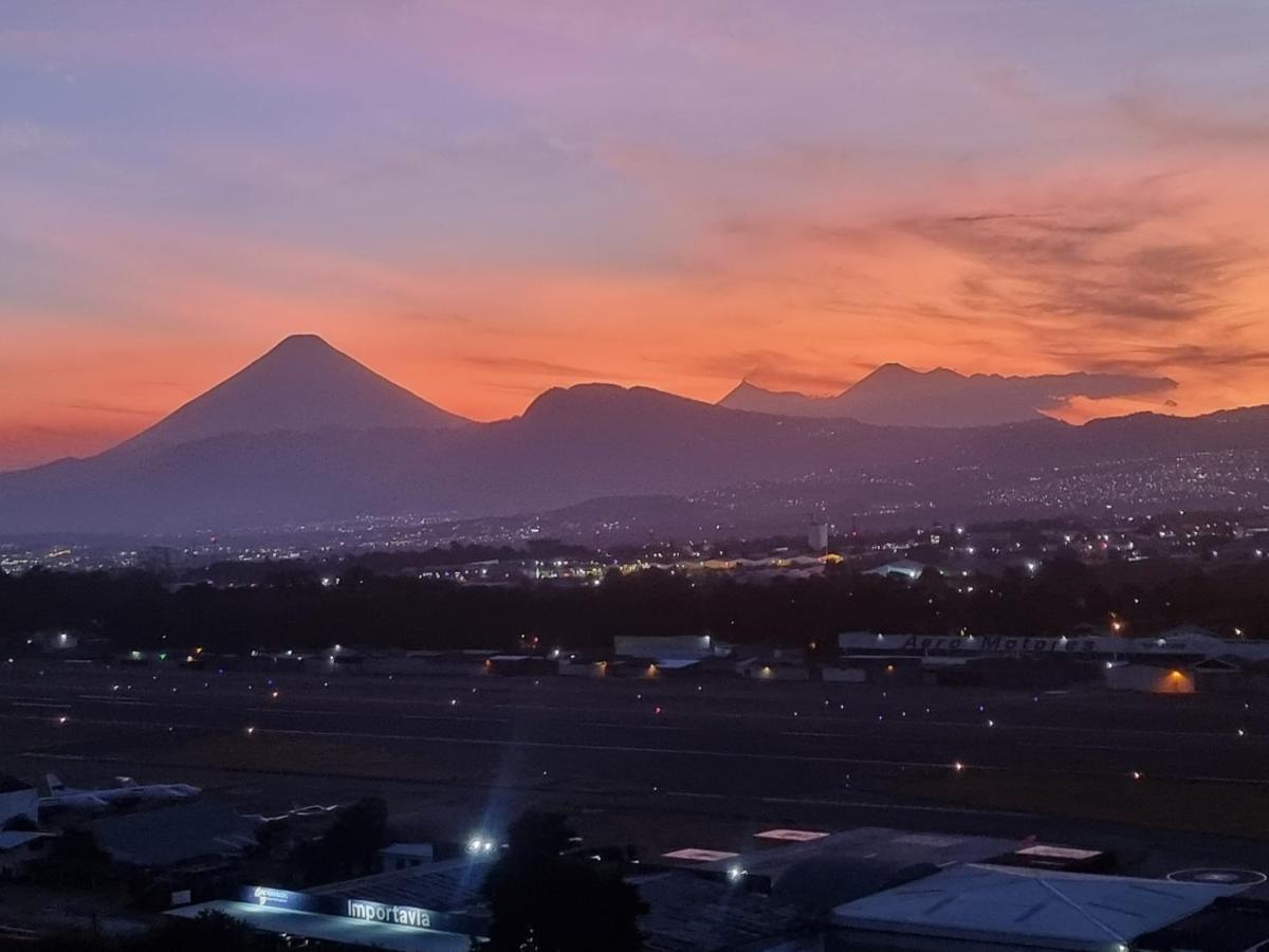 Amazing Volcano Views In Front Of Airport Guatemala Exterior foto