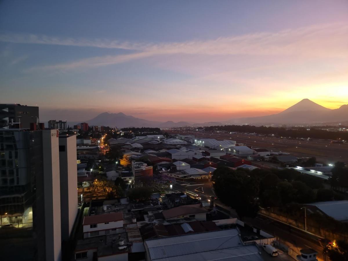 Amazing Volcano Views In Front Of Airport Guatemala Exterior foto
