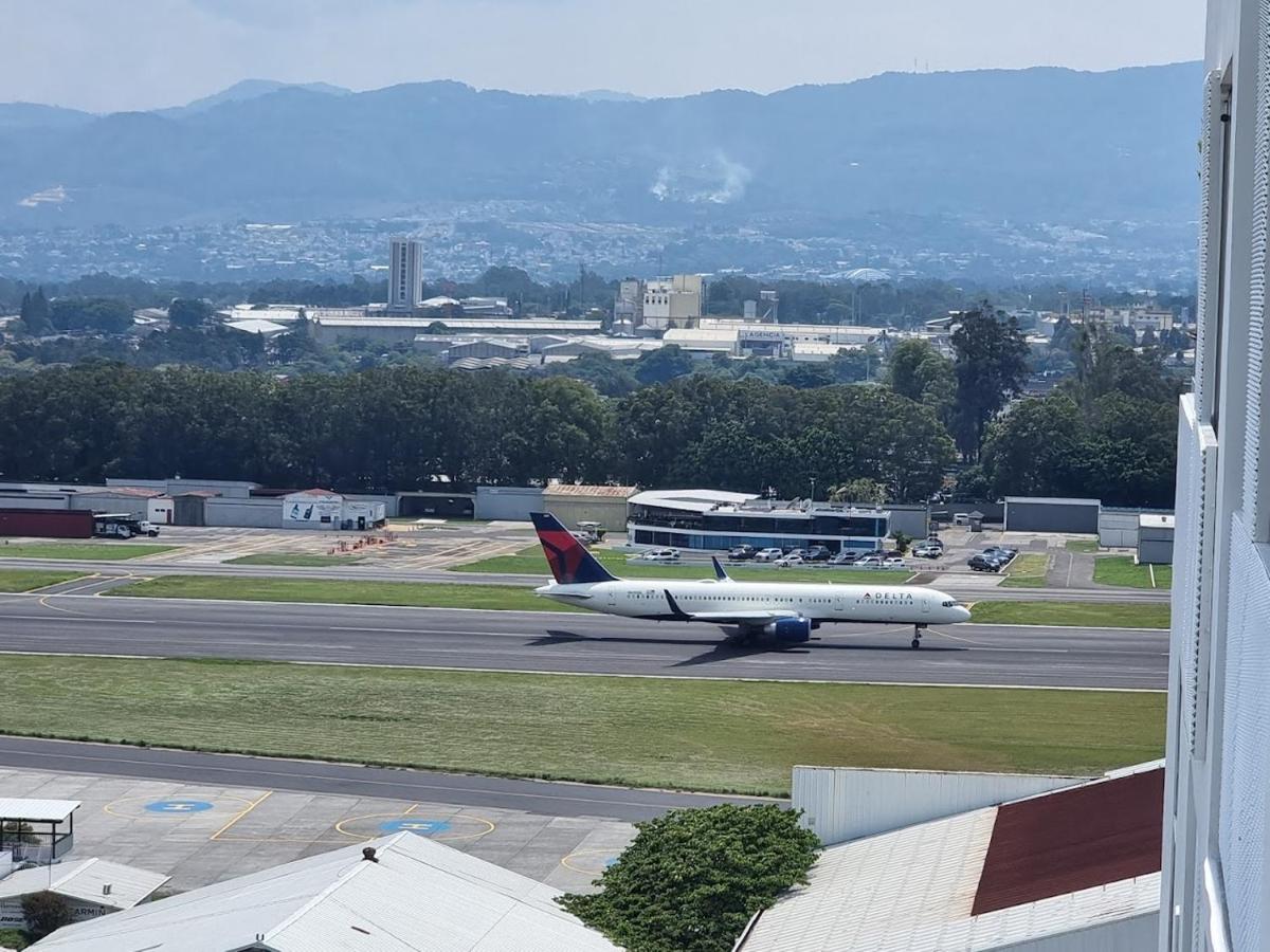 Amazing Volcano Views In Front Of Airport Guatemala Exterior foto