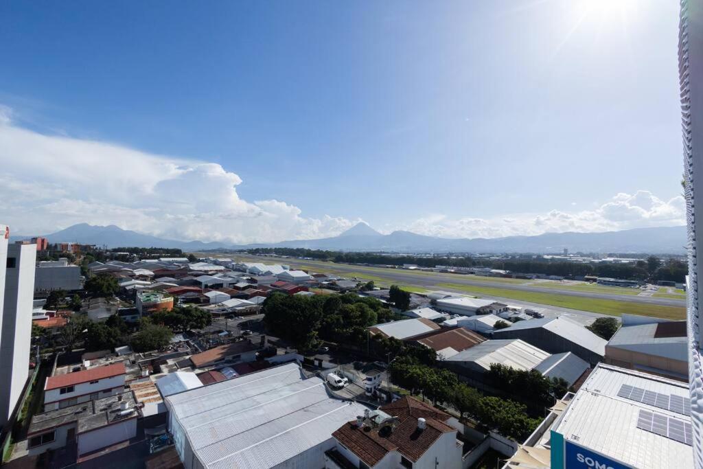 Amazing Volcano Views In Front Of Airport Guatemala Exterior foto